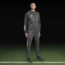 SELECT Monaco Training Pants Regular Fit 36 SELECT Monaco Training Pants Regular Fit -Pro Sport Verkauf 12255772 610114 grey white 610110 grey white Training jacket pants Regular Fit Monaco v24 football model2 ea43c42c 455a 4573 8b39 163439e901a4